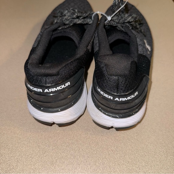 Under Armour women’s size 9 black shoes - Picture 5 of 7